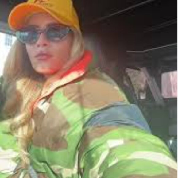 NWT adidas IVY PARK Puffer Jacket Oversized Camo Print/Solar Orange Small - Picture 5 of 11